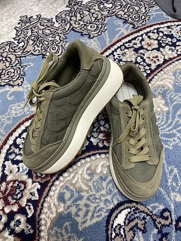 Кроссовкалар, 38, UGG, Колдонулган, түсү - Жашыл, Өзү алып кетүү lalafo.kg да — 2 Кроссовкалар, 38, UGG, Колдонулган, түсү - Жашыл, Өзү алып кетүү — 2