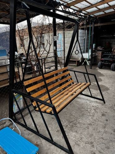 Садовые качели Металл, Со спинкой, Без крыши at lalafo.kg Садовые качели Металл, Со спинкой, Без крыши