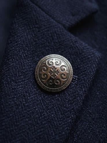 Значок на пиджак из нержавеющей стали в Этническом стиле. Крепление at lalafo.kg Значок на пиджак из нержавеющей стали в Этническом стиле. Крепление