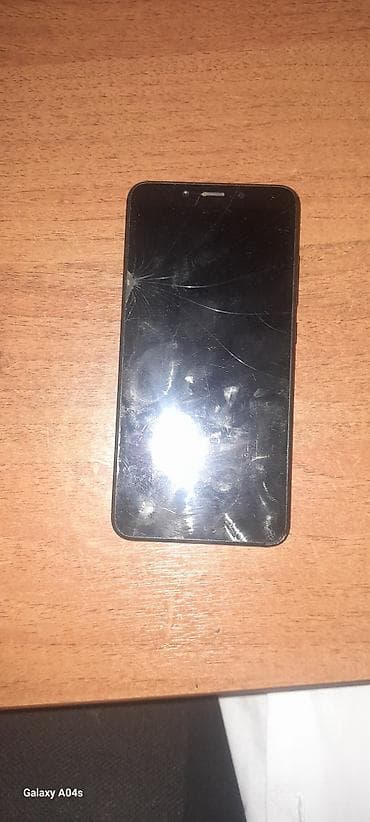 Смартфон с экраном около 5–, классическая передняя панель с верхним at lalafo.kg Смартфон с экраном около 5–, классическая передняя панель с верхним