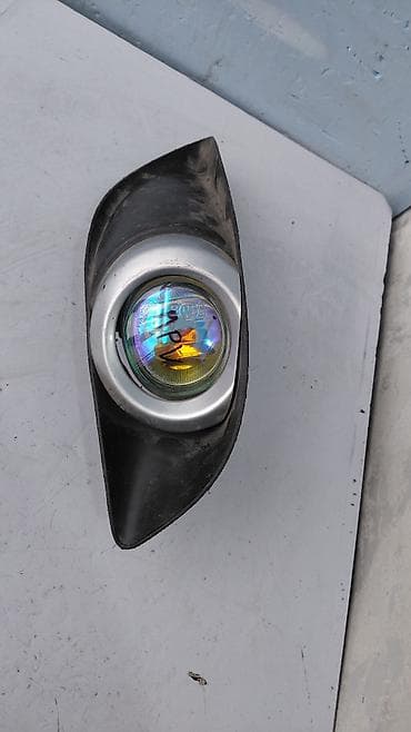 Правая противотуманная фара Mazda 2003 г., Б/у, Оригинал, Япония at lalafo.kg Правая противотуманная фара Mazda 2003 г., Б/у, Оригинал, Япония