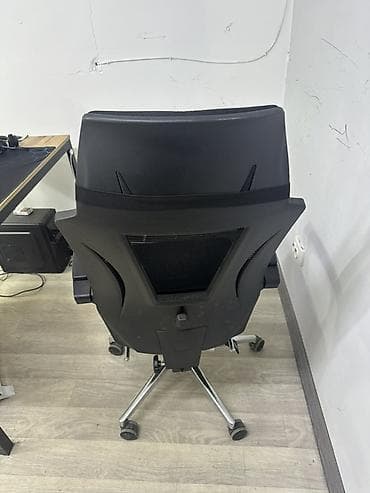 Офис креслолору: Офис креслолор, Дөңгөлөктүү, түсү - Кара lalafo.kg да — 2 Офис креслолору: Офис креслолор, Дөңгөлөктүү, түсү - Кара — 2