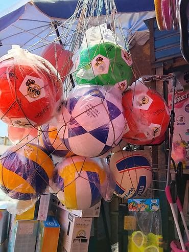 Набор мячей для активного отдыха и спорта. - Типы: футбольные и at lalafo.kg Набор мячей для активного отдыха и спорта. - Типы: футбольные и