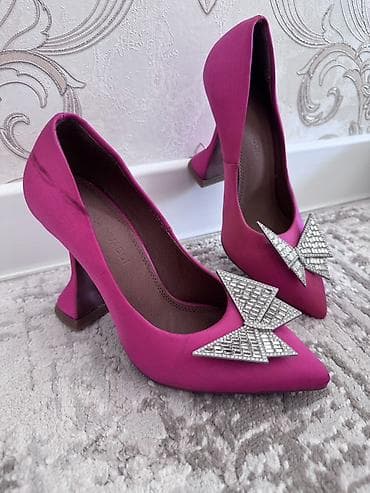 Новые! Стояли на витрине - Размер: 36
3500-%=999
Китай
Обмена нет! at lalafo.kg Новые! Стояли на витрине - Размер: 36
3500-%=999
Китай
Обмена нет!