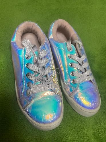 Кроссовки для девочек, размер 31 на шнурках at lalafo.kg Кроссовки для девочек, размер 31 на шнурках