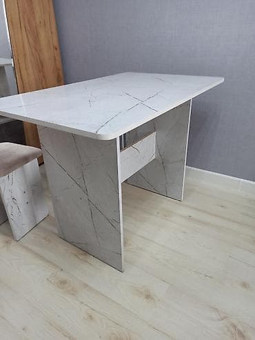 Кухонный стол и стул, цвет - Белый at lalafo.kg Кухонный стол и стул, цвет - Белый