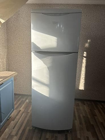 Холодильник Indesit, Двухкамерный, De frost (капельный) at lalafo.kg Холодильник Indesit, Двухкамерный, De frost (капельный)