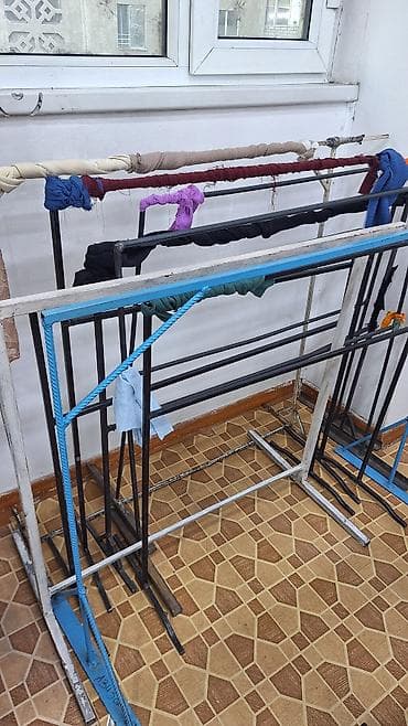 Металлические напольные вешала/стойки для одежды - Конструкция из lalafo.kg да Металлические напольные вешала/стойки для одежды - Конструкция из