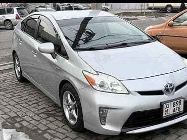 Toyota Prius: 2014 г. at lalafo.kg Toyota Prius: 2014 г.
