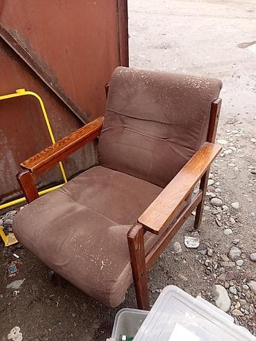 Продаю 2 советских кресла. - Каркас и ножки: массив дерева at lalafo.kg Продаю 2 советских кресла. - Каркас и ножки: массив дерева