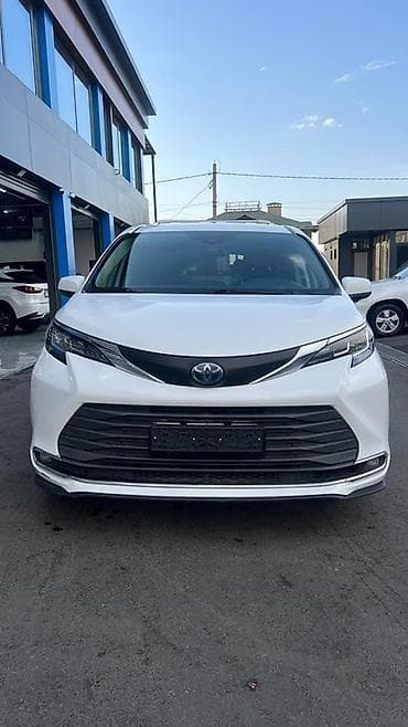 Toyota Sienna: 2021 г., 2.5 л, Типтроник, Гибрид, Минивэн at lalafo.kg Toyota Sienna: 2021 г., 2.5 л, Типтроник, Гибрид, Минивэн