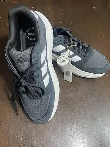 Мужские кроссовки, 43, Adidas, Новый, цвет - Серый at lalafo.kg Мужские кроссовки, 43, Adidas, Новый, цвет - Серый