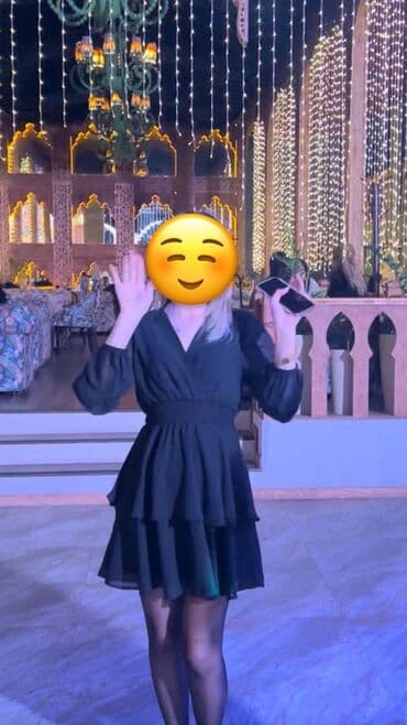 Черное женское платье мини 42-44 размер - Силуэт: приталенный верх at lalafo.kg Черное женское платье мини 42-44 размер - Силуэт: приталенный верх