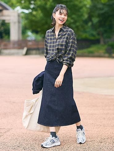 Юбка, Модель юбки: Прямая, Миди, Джинс, По талии, С вырезом at lalafo.kg Юбка, Модель юбки: Прямая, Миди, Джинс, По талии, С вырезом