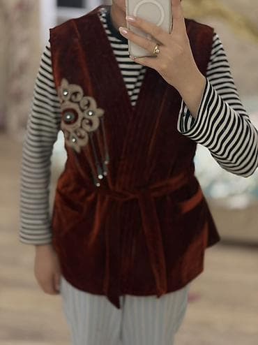 Бархатный жилет без рукавов с поясом - Материал: плотный бархат at lalafo.kg Бархатный жилет без рукавов с поясом - Материал: плотный бархат