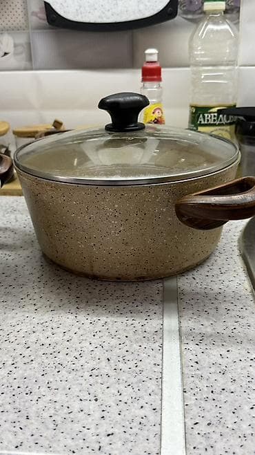 Кастрюля фирма Карача с антипригарным покрытием + жаровня at lalafo.kg Кастрюля фирма Карача с антипригарным покрытием + жаровня