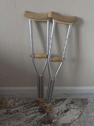 Продаю подмышечные костыли детские at lalafo.kg Продаю подмышечные костыли детские