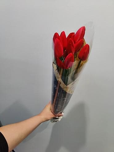 Бонбоньерки: Тюльпаны в крафтовых букетах - Срезанные тюльпаны ярких оттенков at lalafo.kg — 4 Бонбоньерки: Тюльпаны в крафтовых букетах - Срезанные тюльпаны ярких оттенков — 4