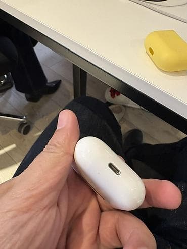 Беспроводные наушники Apple AirPods (третье поколение) с зарядным at lalafo.kg Беспроводные наушники Apple AirPods (третье поколение) с зарядным
