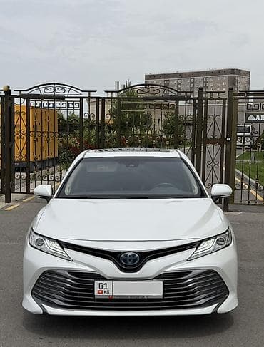 Toyota Camry: 2018 г., 2.5 л, Вариатор, Гибрид, Седан at lalafo.kg Toyota Camry: 2018 г., 2.5 л, Вариатор, Гибрид, Седан