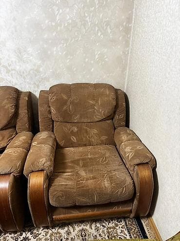 Комплект мягкой мебели, Б/у, Самовывоз, цвет - Коричневый at lalafo.kg Комплект мягкой мебели, Б/у, Самовывоз, цвет - Коричневый