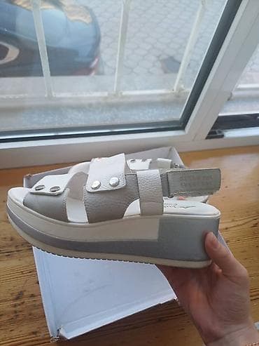 Женские сандалии на платформе - Модель: Maybo Collection (надпись на at lalafo.kg Женские сандалии на платформе - Модель: Maybo Collection (надпись на