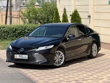 Toyota Camry: 2017 г., 2.5 л, Вариатор, Гибрид, Седан at lalafo.kg Toyota Camry: 2017 г., 2.5 л, Вариатор, Гибрид, Седан