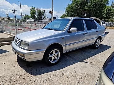 Volkswagen Vento: 1996 г., 2 л, Механика, Бензин, Седан at lalafo.kg Volkswagen Vento: 1996 г., 2 л, Механика, Бензин, Седан