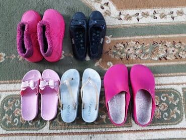 Обувь разная для девочки. Размеры: черные школьные туфли 34 размер at lalafo.kg Обувь разная для девочки. Размеры: черные школьные туфли 34 размер