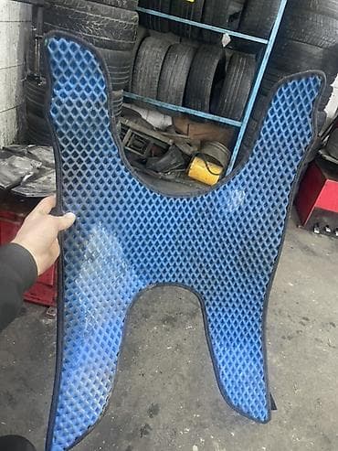 Коврик для скутера/мопеда (центральный, фигурный) - Материал at lalafo.kg Коврик для скутера/мопеда (центральный, фигурный) - Материал