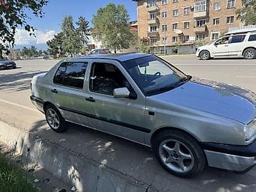 Volkswagen Vento: 1993 г., 1.8 л, Механика, Бензин, Седан at lalafo.kg Volkswagen Vento: 1993 г., 1.8 л, Механика, Бензин, Седан