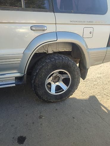 Продаю шина среднем состоянии Mitsubishi Pajero грязевой шины at lalafo.kg Продаю шина среднем состоянии Mitsubishi Pajero грязевой шины