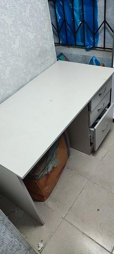 Полка 2шт 1шт стол Состояние идеальное Размер длина 1.30м Высота at lalafo.kg Полка 2шт 1шт стол Состояние идеальное Размер длина 1.30м Высота