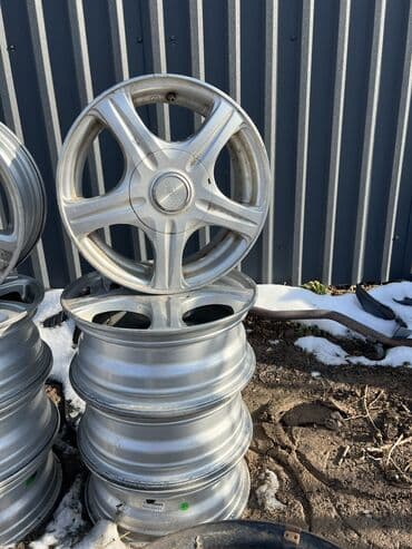 Литые Диски R 14 Honda, Комплект, отверстий - 4, Б/у at lalafo.kg Литые Диски R 14 Honda, Комплект, отверстий - 4, Б/у