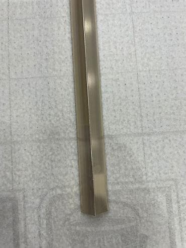 Алюминиевый уголок-профиль L-образный, декоративный. - Материал at lalafo.kg Алюминиевый уголок-профиль L-образный, декоративный. - Материал