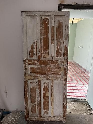 Деревянные межкомнатные двери в классическом филёнчатом исполнении. По at lalafo.kg Деревянные межкомнатные двери в классическом филёнчатом исполнении. По