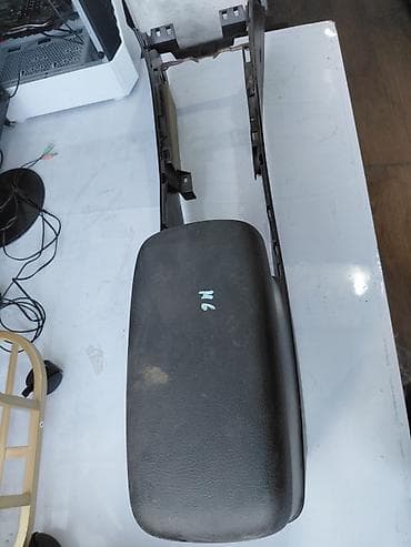 Подлокотник в сборе с центральной консолью для Mazda 6 at lalafo.kg Подлокотник в сборе с центральной консолью для Mazda 6