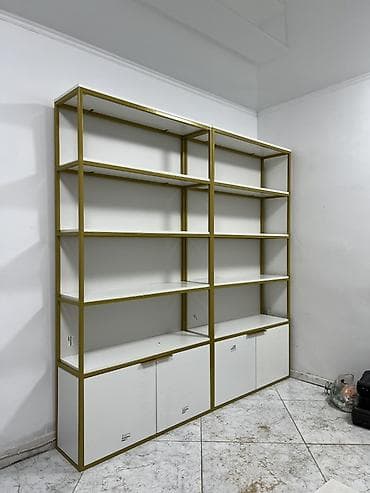 Металлические стеллажи с закрытыми тумбами внизу - Каркас: профильная at lalafo.kg Металлические стеллажи с закрытыми тумбами внизу - Каркас: профильная