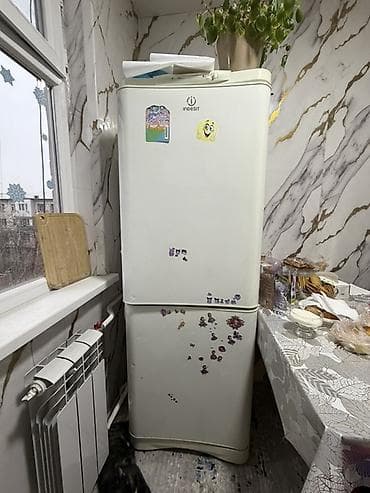 Холодильник Indesit, Б/у, Двухкамерный at lalafo.kg Холодильник Indesit, Б/у, Двухкамерный