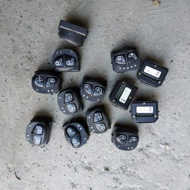 Продаю кнопки обогрева сидений от Mercedes Benz W220 новые по 500 сом at lalafo.kg Продаю кнопки обогрева сидений от Mercedes Benz W220 новые по 500 сом