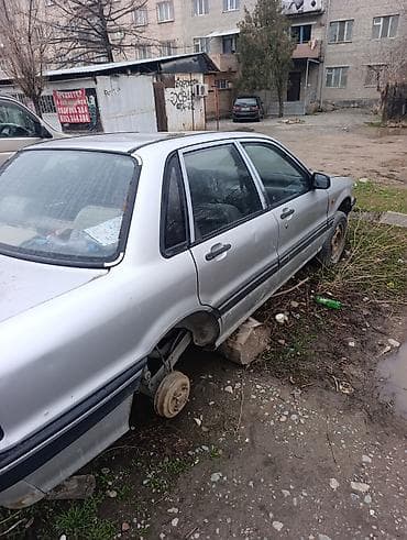 Продам автомобиль-седан серебристого цвета для разборки на запчасти at lalafo.kg Продам автомобиль-седан серебристого цвета для разборки на запчасти