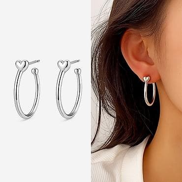 Элегантные серьги-кольца У с изящным акцентом в виде маленьких at lalafo.kg Элегантные серьги-кольца У с изящным акцентом в виде маленьких