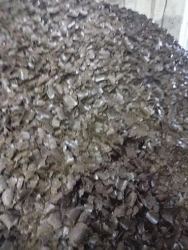 Жмых подсолнечный (шрот) в лепестках - Фракция: крупные at lalafo.kg Жмых подсолнечный (шрот) в лепестках - Фракция: крупные