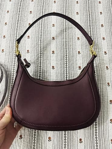 Сумка Mango (MNG) — модель багет бордового цвета. - Материал: гладкая at lalafo.kg Сумка Mango (MNG) — модель багет бордового цвета. - Материал: гладкая