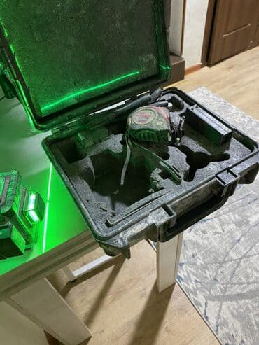 Лазерный уровень с зелёным лучом в комплекте с кейсом. Описание: - at lalafo.kg Лазерный уровень с зелёным лучом в комплекте с кейсом. Описание: -