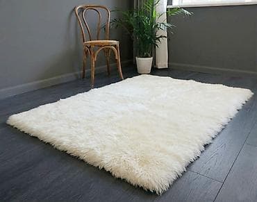 Меховой ковер - покрывало ( белый) представляет собой at lalafo.kg Меховой ковер - покрывало ( белый) представляет собой