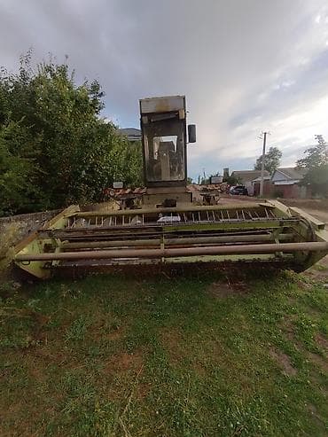 Самоходная зерноуборочная техника с кабиной оператора и фронтальной at lalafo.kg Самоходная зерноуборочная техника с кабиной оператора и фронтальной