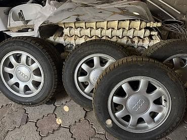 Комплект колес Audi: оригинальные литые диски + зимние шины 5штук с at lalafo.kg Комплект колес Audi: оригинальные литые диски + зимние шины 5штук с