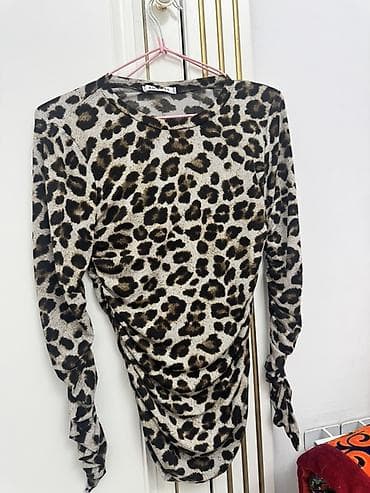 Скимс кофта с леопардовым принтом - Фасон: приталенное мини с at lalafo.kg Скимс кофта с леопардовым принтом - Фасон: приталенное мини с
