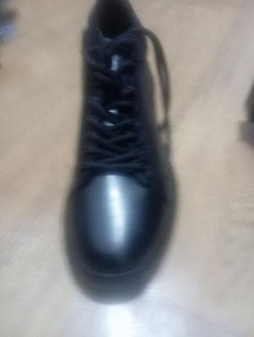 Черные высокие ботинки с шнуровкой. Классический силуэт: закрытый at lalafo.kg Черные высокие ботинки с шнуровкой. Классический силуэт: закрытый